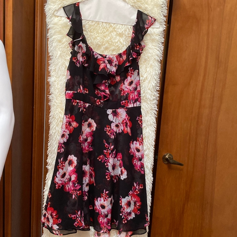 White House Black Market Pink Floral Sleeveless Chiffon Dress. Size 6
